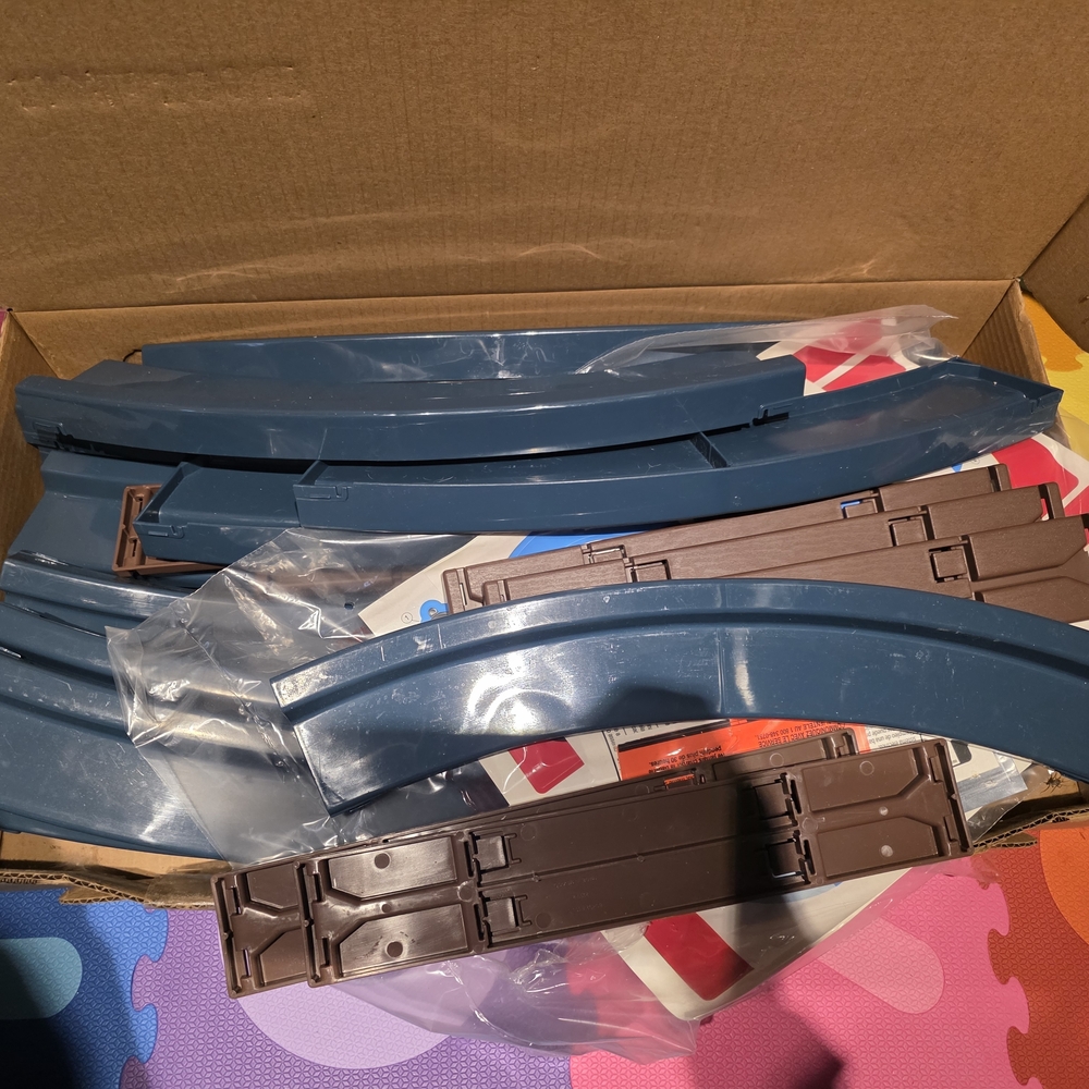 Thomas & Friends Blue Ride-On Train - Picture 2 of 4